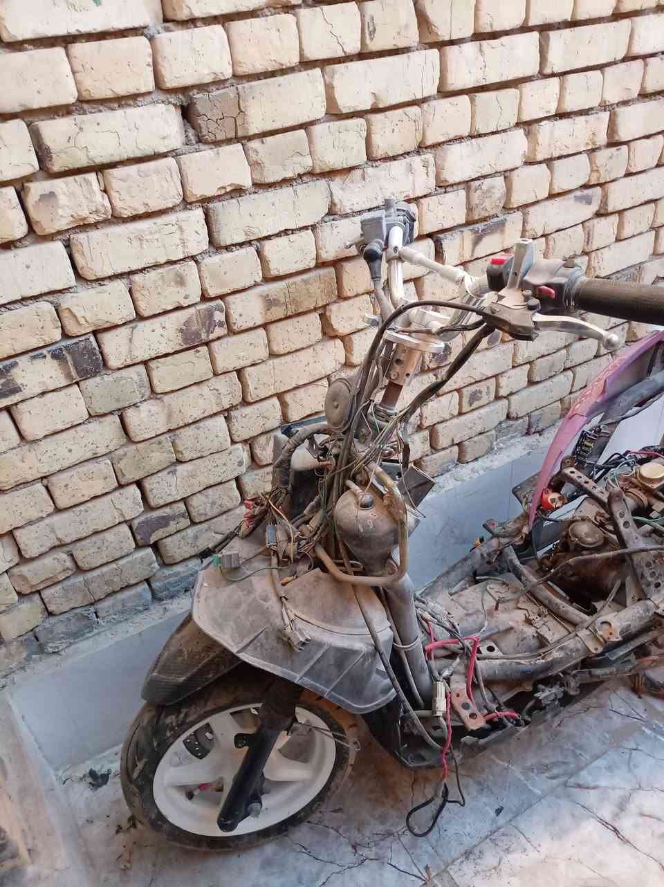 السلام عليكم دراجه للبيع كوم حديد بس تشتغل عوزها غراض وكفراتها موجوده موقع ناصريه مركز تواصل ***********
