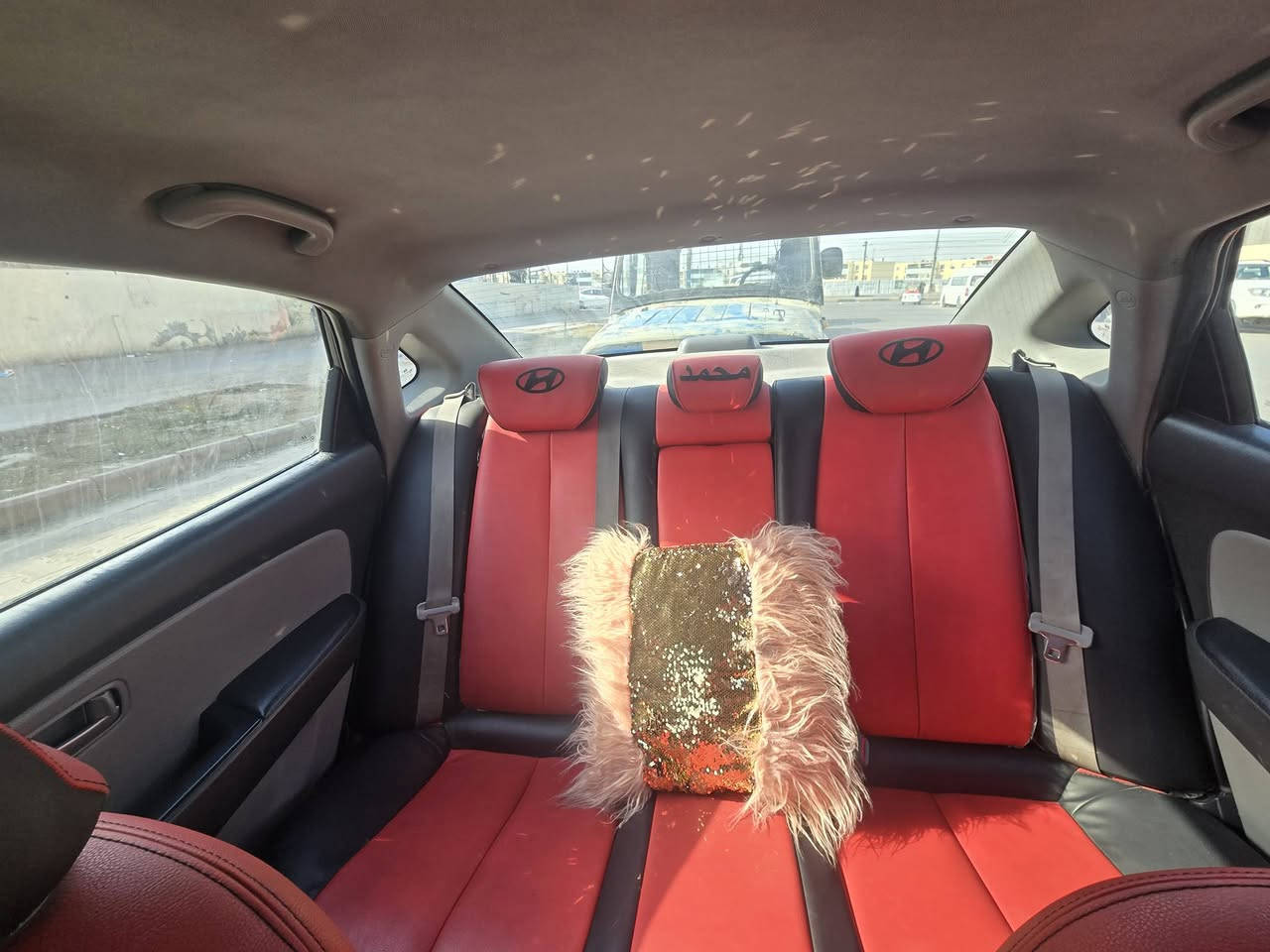 سلام عليكم النترا مقدسه2008
سياره كلش حلوه جاملغ ايمن مضروبه بغداد 
مصبوغه جديد هزه جديده سياره تخبل منضومه غاز 
السعر 93 بيه مجال قليل بغداد مدينه الصدر رقم بغداد
***********
