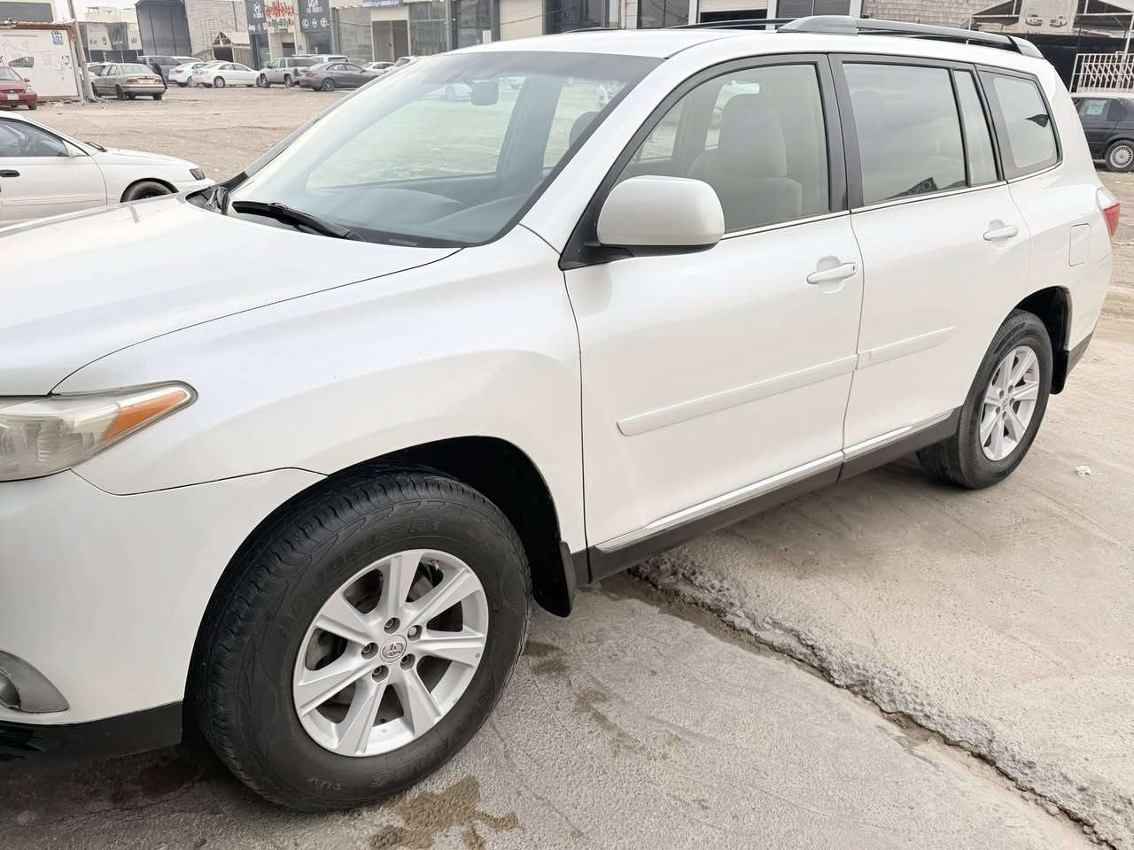 هايلندر2012 امريكي
بيها صبغ نص الجاملغ الخلفي 
مكان تكريت ***********
