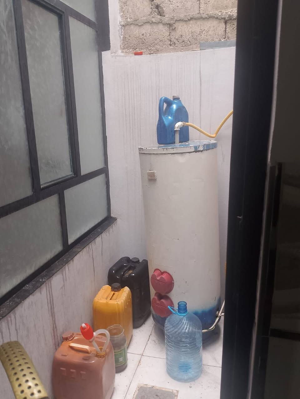 #دار_للبيع_للبيع
الموقع حي الانتصار شارع 60 مقابل مول تبارك
مساحه 110 متر
الدار متكون غرفتين نوم وهول ومطبخ واستقبال وصحيات وبيتونه
سند طابو الزهور شرط التحويل ملك صرف
بناء حديث
السعر 68 وبي مجال
للتوصل والاستفسار
***********
***********
