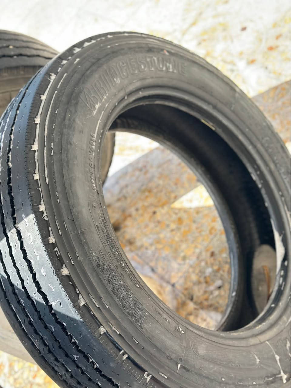 *********** للبيع R10 22.5 زوج تايرات كلش نضيفه وجنت شادهن ع سياره بس طخمت السياره عله قياس واحد وعندي تك واحد يختلف موجود بصور  المكان ابو صخير البصره السعر  200 
*********** 
‭0783 882 6966‬ البصرة, العراق
