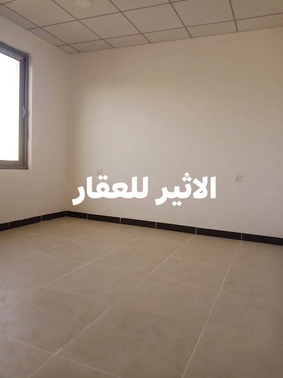 للأيجار 250مترطابقين ركن على حديقة مجمع مدينتي قرب جامعة كركوك طابق أول غرفتين نوم استقبال هول مطبخ صحيات عدد2. حديقة كراج سيارة+ طابق ثاني غرفة نوم وصحيات سعر 550الف حسب طلب صاحب الدار الاتصال بالرقم *********** أو زيارة مكتب الاثير حي الواسطي مقابل شقق الغاز السايدين القديم مقابل عيادة الدكتورة سلوى البياتي
