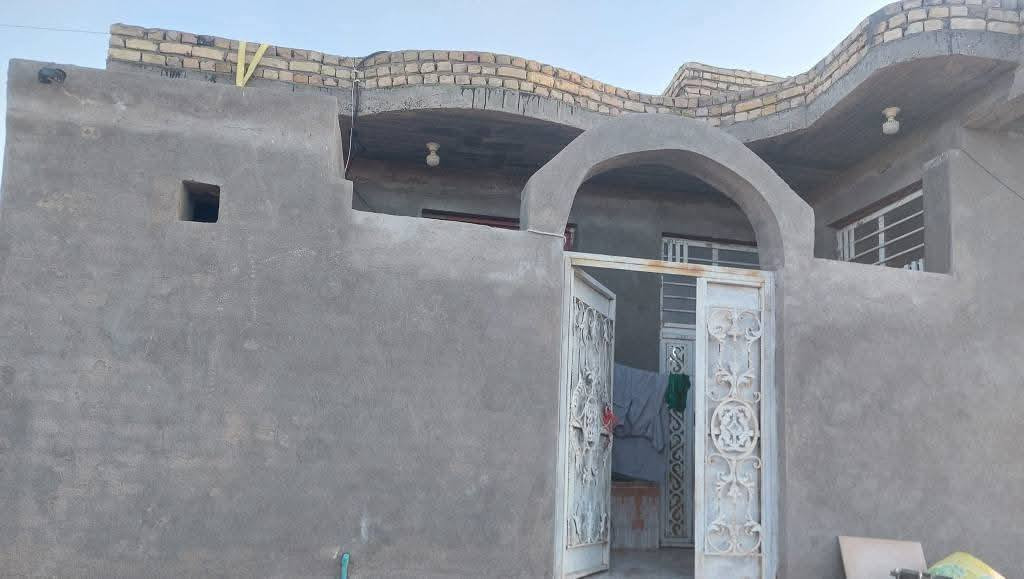 بناء جديد كله طابوك ورباطات والسكف كونكريت ارضية بورسلين وسيراميك المطبخ والحمامات درجة اولى زراعي مساحه 100
غرفه  وصالة ومطبخ دوانيه منور  حمام داخلي  وحمام خارجي السبل الاوله هاتف ***********
سعر 35 بي مجال
***********
بناء جديد كله طابوك ورباطات والسكف كونكريت  ابناء حديث  درجة اولى زراعي مساحه 100

