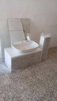 مغسلة تعليق • جديدة • بالتغليف