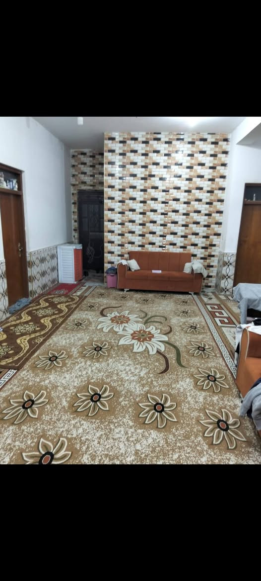 سلام عليكم بيت للبيع طابو اسهم مساحته 253متر طابقين طابوك كونكريت الطابق الأول غرفتين وصاله واستقبال ومطبخ وصحيات والطابق الثاني 3غرف الموقع شارع السفينة شارع فدك السعر 240وبي مجال 
***********
***********
