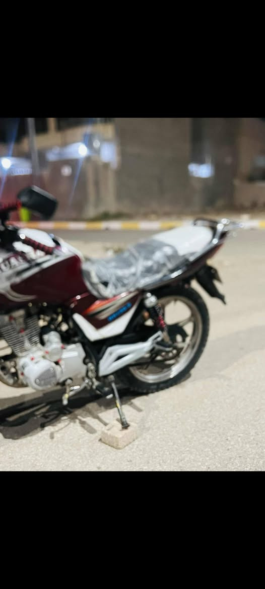 السلام عليكم من رخصه الادمن دراجه للبيع نوع هيوشه 2017 بيها اوراق كامله كل نقص مابيها محرك نضيف كهربائيات كلها شغاله لايت عالي ناصيف زنون مكاني الرمادي الحوز للاستفسار ***********7
