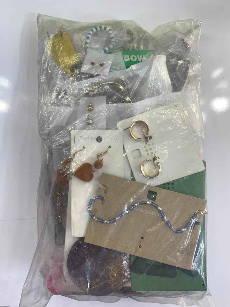 كيس إكسسوارات تخيلو بي ٥٠ قطعه بسعر ١٠ الف فقط يعني تطلع عليكم القطعه اقل الربع شيطلعلكم يطلعلكم بي انت وحظك هي إكسسوارات باله ممكن يطلع ضرر كلشي بي ساعات نضارات سوارات تراجي كلايد كلشي انا وحظك بعد وبي ٥٠ قطعه كلش هواي بغداد, العراق


**إذا كنت صاحب هذا الإعلان وتريد حذفه لأي سبب، رجاءا أرسل رسالة إلى الدعم الفني**