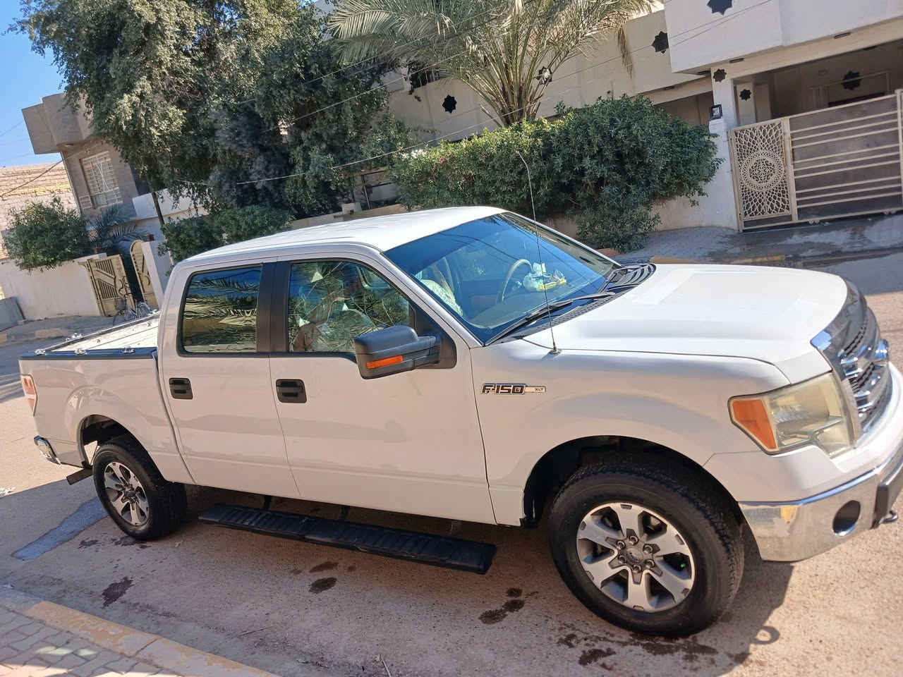 السلام عليكم
فورد خليجي شركة نيفا للبيع F150 2014 السعر 175$ وبيها مجال 
السياره بدي قصير وباب طويل. 
رقم اربيل الدولي الجديد هزة بعدها السيارة باسمي تريد تحويل تريد وكالة.
محرك . 8 سلندر ماشية 53 بلاد ادك جرس ب 120
ملاحظه / السياره جاهزه من جميع النواحي بيها صبغ جاملغ امامي قطعة وحدة بدون دواخل 
مواصفات السياره . 
  تحكمات ستيرن جهتين . 
ويل كب  + كشن كهرباء + كامرة عمل وليس بلاد 
مكان السياره ديالى بعقوبة التحرير. 
للاستفسار الاتصال على  *********** او ***********
