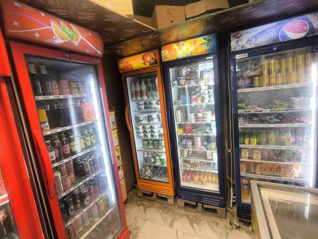 اسواق للبيع الشعب مقابيل الجامع المحترك الاسواق فوكهة عياده وحركه ب الشارع وما يمك اسواق قريبه ايجارهة 200 الف ب الشهر دخلهة خير من الله رقم للتواصل ***********
