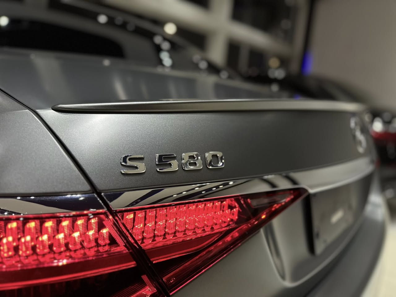 Mercedes S-580 4Matic
موديل : 2023
وارد: كندي كلين تايتل 
الممشى : 25000 
حجم المحرك : 8 سلندر 
بلادي لون مات بدون صبغ  مكفولة من الدعامية للدعامية 
فول فول مواصفات : داخلية بيانو - التاير الخلفي يلوف - رادارات 360 - كاميرات 360 - داتاشو - كشنات مساج - كشنات تبريد - كشنات تدفئة - كشنات كهرباء - بانوراما -  سماعات مايباخ -  و الداخل يجي مواصفات مايباخ - جام بولورايز -و هواي مواصفات لخ 
السيارة رقم سليمانية 
مكفولة حتى الدعاميات مكفولة من الصبغ 
للاستفسار : ***********
————————————————
Mercedes S-580 4Matic
ساڵ:2023 
هاوردە : کەنەدی کلین تایتڵ
ماوەی رۆشتن :25000 
قەبارەی بزوێنەر : 8 بستۆن 
رەنگی مات بیلادی بێ بۆیاغ دەعامی بۆ دەعامیبە شەرت
ناو پیانۆ ـ ناو سور ـ طایەی پشتەوە دەسورێتەوە ـ  رادر 360 - کامێرا 360- داتاشۆ ـ پانۆراما ـ کوشن مەساج ـ کوشن تەبرید ـ کوشن هیتەر ـ ناو سەیارەکە مواصەفات مایباخ ـ جام پۆلۆرایز بیلادی ـ و زۆر مواصەفاتی تر 
بێبۆیاغ بێ سارد و تەعدیل دەعامی بۆ دەعامیبە شەرت
ژمارە سلێمانییە
بۆ پەیوەندی : ***********
