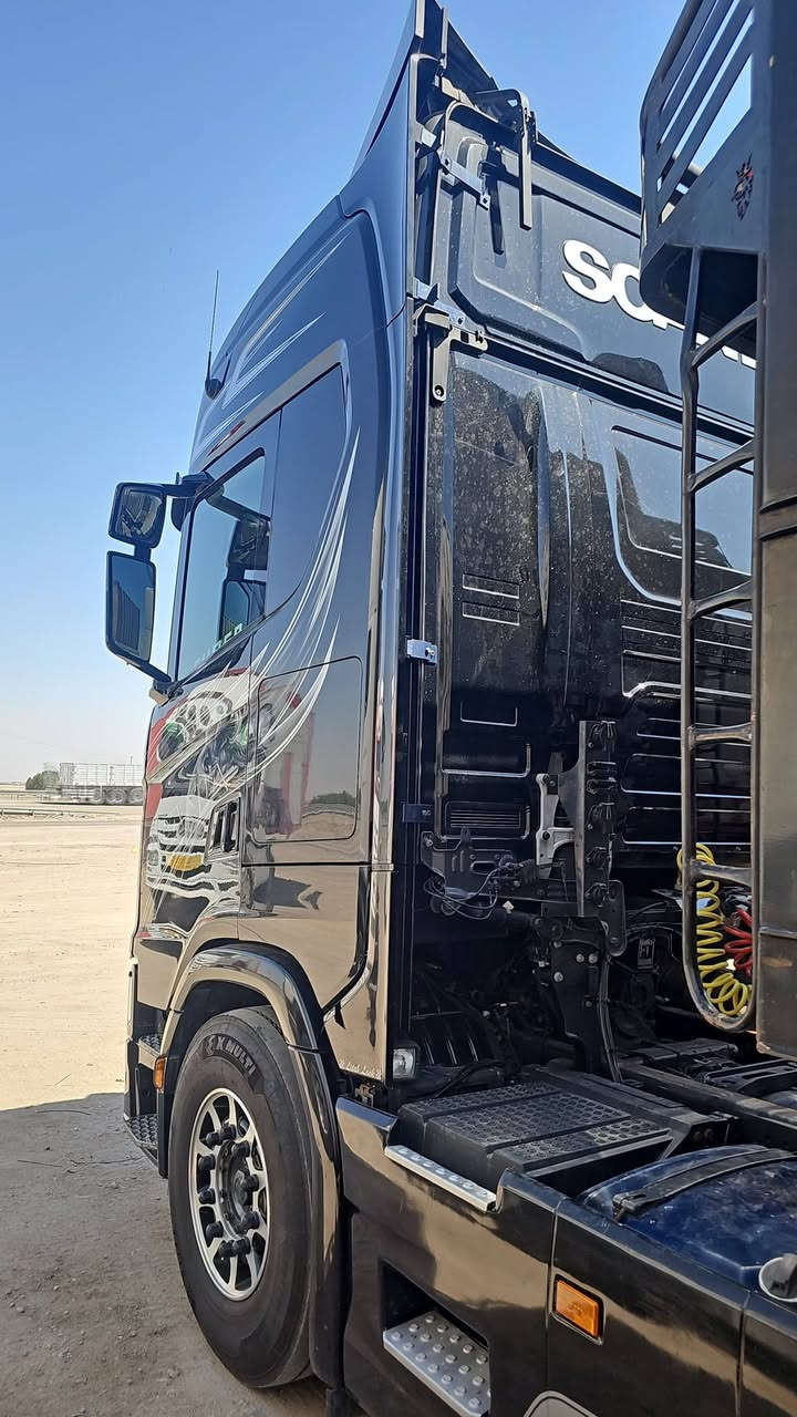 البيع سكانيه سحال 2017 كامل موصفات مكينه 500 S كامره حساس جوبلس امامي ثلاجه تخم ويل كروم سياره صار شهر من ترقمت عربانه حدادي اربع دناكير  رقم دهوك ***********
