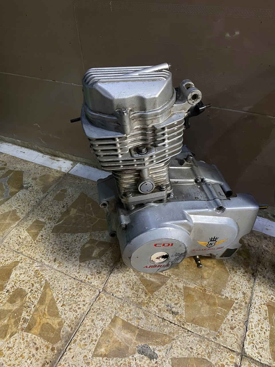 سلام عليكم ويل وره وكدام نضيفات عوزهن بس جوابه ويل بدون تاير نضيف ومحرك أبيعك كوم حديد مادري شبي سعرهن كلهن 90قفللل مكاني ناصريه مركز (***********)
