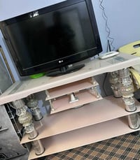 ميز بلازما • ستاند تلفزيون