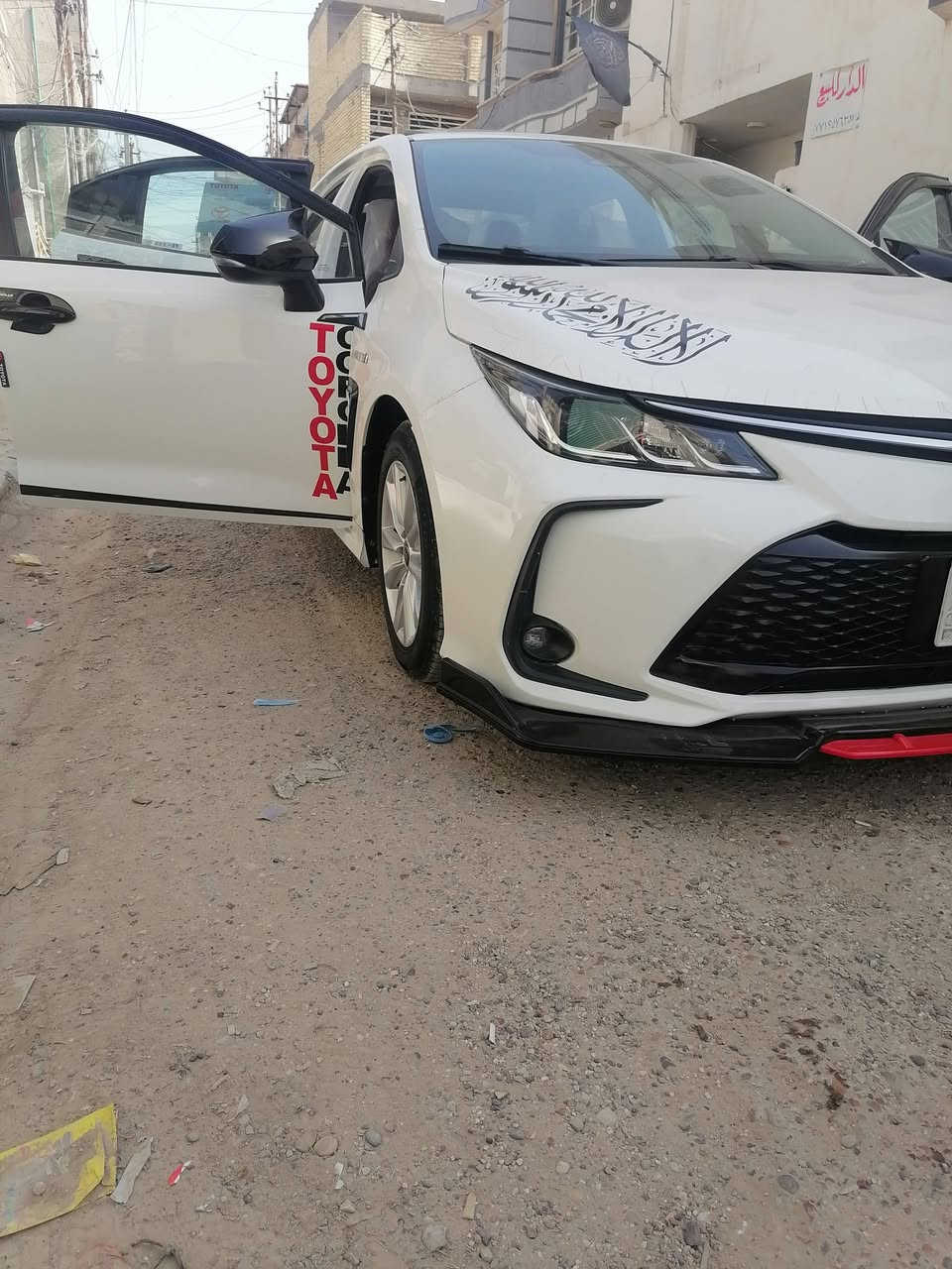 السلام عليكم ورحمة الله وبركاته كورلا هايبرد تجميع الصين خليجي شكل الساز
هايبرد بانزين موديل ٢٠٢٣ اللون ابيض السيارة مكفولة من الصبغ والضربة عدا بارد مكانين زغار بالذيل مال جاملغ أمامي مال سايق بحافة الباب بصفة بالصندوك يم علامة هايبرد بيهة ثلاث أصابع تقريبا السيارة ماشية ٥٧ الف وعلامة زركة ومكينة 1800cc  كير ثلاث وضعيات قيادة تبريد قطعتين ثلج  داخل احمر بلاد  شاشة كار بلي وكامرا دوارة فول اجدي ويل كب بلادي فتحة سقف بانوراما طكتين رادار وتحديد مسار وقيادة ذاتية تزحلق وتحكم ستيرن جهتين فول فول عليهة كت اسود لماع من الدعامية للدعامية كامل بصمات ثنين كتلوكات مال شركة فرشات مال شركة بالنايلون مكان السيارة بغداد الأمين الثانية قرب جامع المحسن حيدر *********** أو ***********  السعر ١٣٤ وبيهة مجال حق الجية
