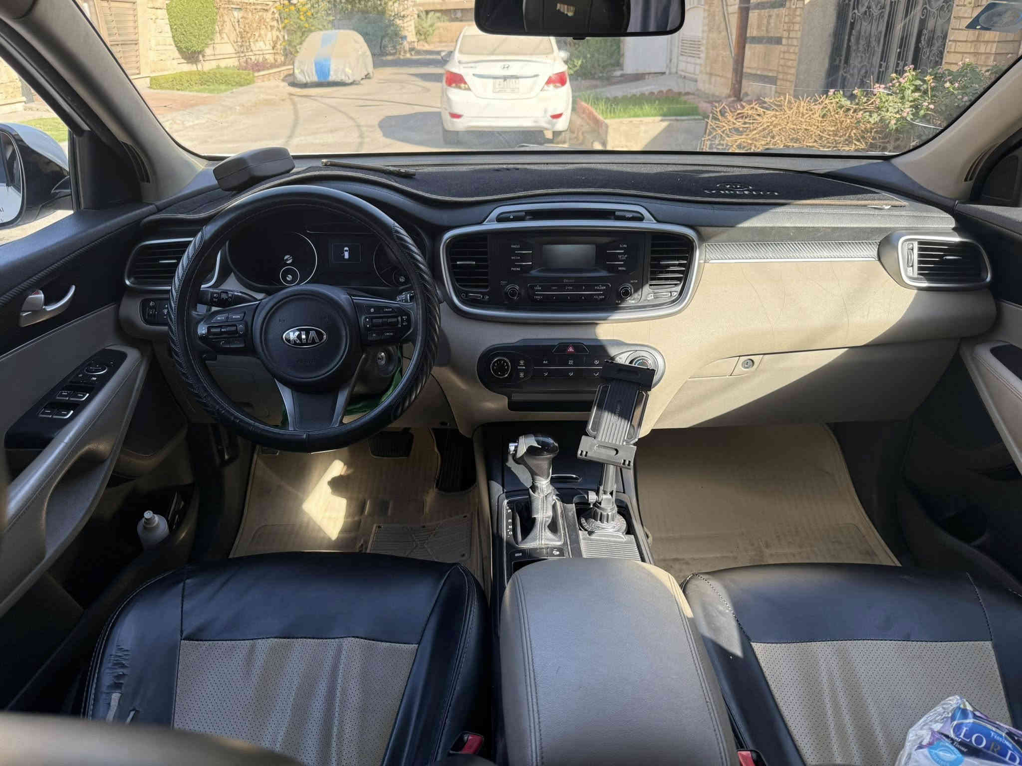 السلام عليكم
سورنتو 2015 شكل ال2016 ابيض 6 سلندر نظيفة جدا بدون صبغ بيها بارد حرفيا اقل من شبر ويل كاب تحكم ستيرن 3 قطع تبريد كروس سرعه حساس خلفي بلادي مو عمل بروجكتور وضعيات قياده شاشه ترحيب ماشيه 112 رقم بغداد وباسمي السعر 205 $ 

***********
