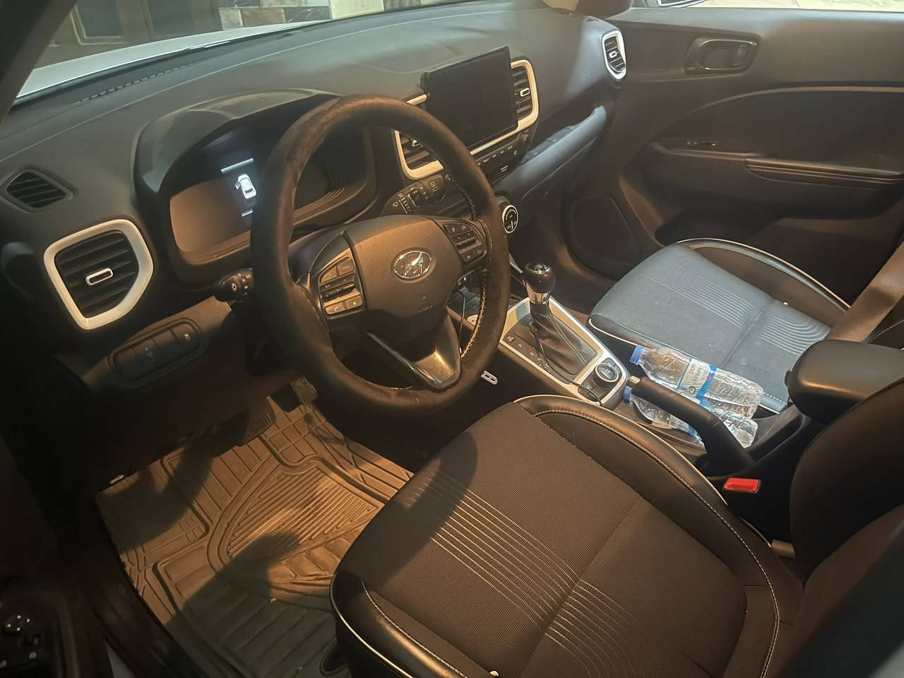 فينو جديده 2023 لمتد لونين
اسود وابيض
ماشيه 29 
حادث خلفي بسيط

***********
