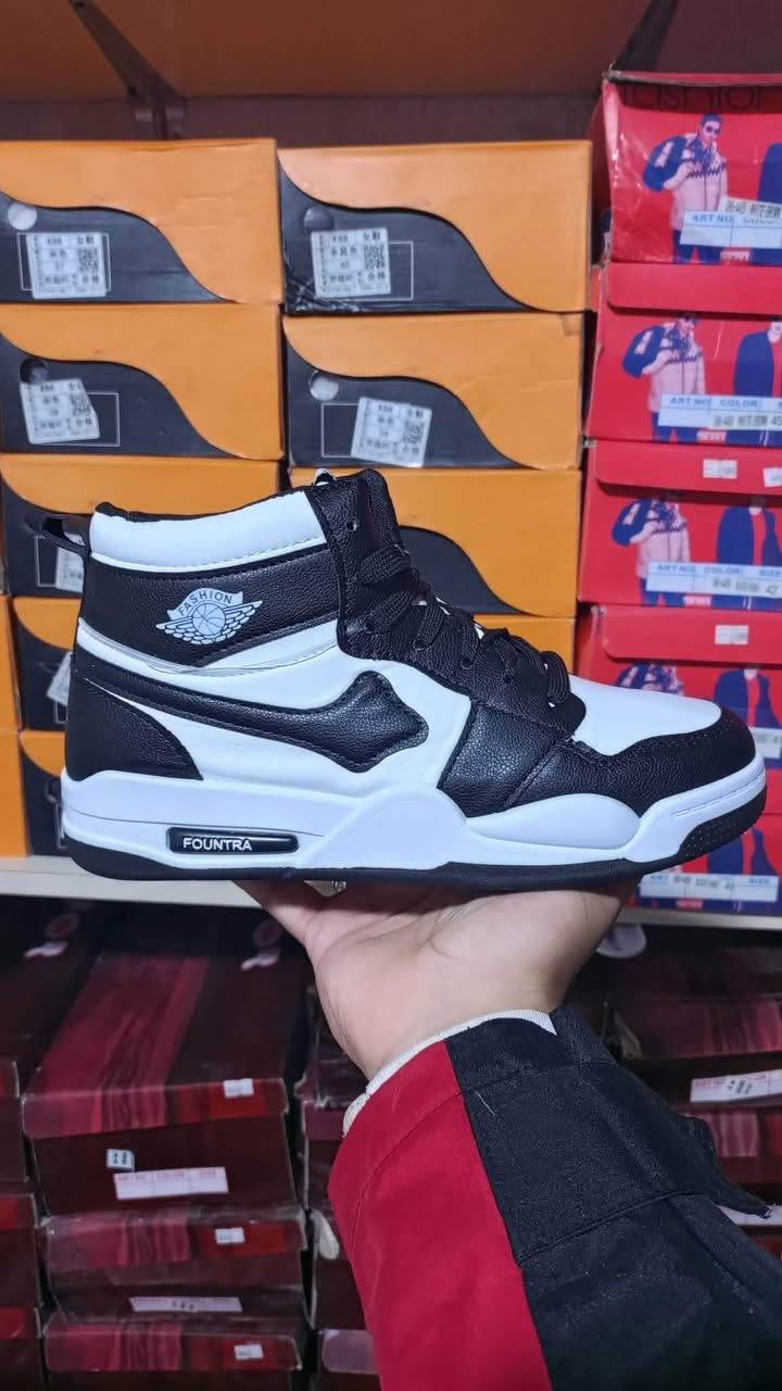 🔥 كشخة الجوردن بـ 8 آلاف بس! .. العرض الأقوى في الساحة 🔥

تريد حذاء يجمع بين ستايل الجوردن العالمي والسعر المناسب؟ وصلت وجبة أحذية FOUNTRA الجديدة، الموديل الأكثر طلباً في الأسواق الآن!

✨ مميزات الحذاء:
الديزاين: ستايل جوردن (High Top) الشهير، يعطيك هيبة وكشخة باللبس.

الألوان: تشكيلة ألوان رهيبة (الأبيض الملكي، الأسود الفخم، والبيجي العصري).

الجودة: نعل "Fountra" مريح، وخياطة ممتازة مقارنة بالسعر (درجة أولى بالاقتصادي).

الاستخدام: مثالي للطلعات، الدوام، والمشاوير اليومية.

💰 السعر صدمة: 8,000 دينار فقط!
(سعر الجملة صار مفرد.. لا تفكر ولا تحتار!)

📏 معلومات الحجز:
القياسات المتوفرة: من 41 إلى 45.

التوصيل: متوفر لجميع المحافظات 🚚.

🛒 للحجز والاستفسار:
سارع بالحجز فالكمية تنفد بسرعة! أرسل رسالة تحتوي على (صورة الموديل والقياس) عبر:

الرسائل الخاصة (الدايركت).

واتساب (WhatsApp): 0781 274 8261

#أحذية #العراق #كشخة #ستايل_جوردن #توصيل_محافظات #أزياء_رجالية
