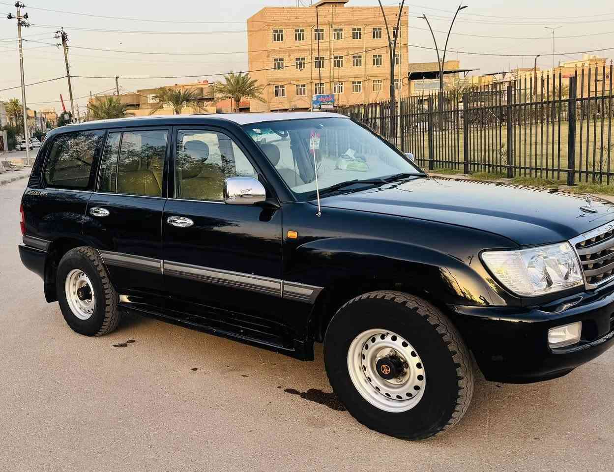 لاندكروز موديل 2003 صبغ عام جماليه مكفولة من اي حادث كير محرك  حدادية مكفولات. جاهزة من كل شي رقم نكليزي بأسمي موجودة بالنجف  مالك نجف ب115 وبيها مجال ترهم نقد واقصاد. للاتصال ***********

