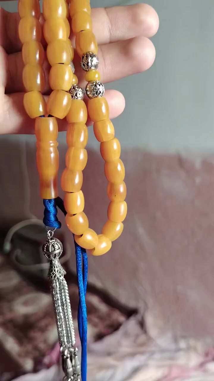 سلام عليكم
سبح سندلوس الماني قديم زرف وزرف 
سبحه النتيكه بل كامل 
العدد حبات 45 حبه كركوشه النتيمون معه الفواصل 
سبحه حلوه وسطيه البيع فقط 
مكان الشطره تفاصيل خاص  ***********
