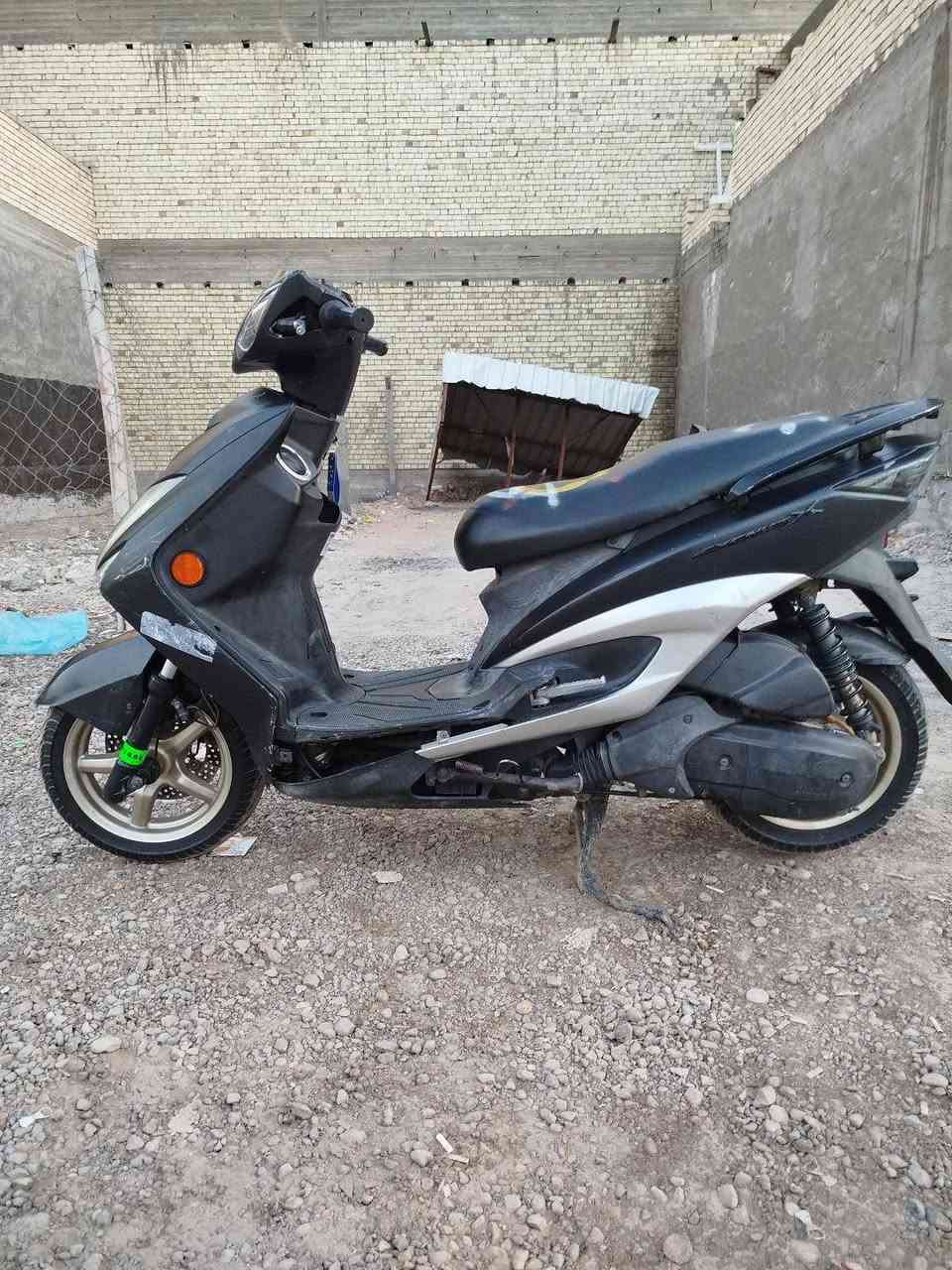 سكنس لد للبيع موديل 2014 الدراجه رمبه صار شهرين من منزليهة علا وضع البلاد مكينه كفاله برغي ممفتوح بيهة كهربائيات بلادي كلا شغال تايرات بريكات كامله للاخير مكان الدراجه البياع *********** السعر مليون وبيهة مجال
