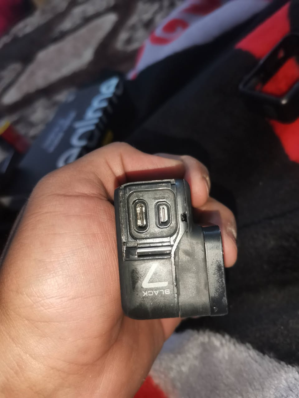 كوبرو فحم
كامره شغاله مع رام 128
ستاند كامره او موبايل واحد للصدر وواحد للخوذه
ادفع سعر وشايف خيرهم
*********** واتساب
