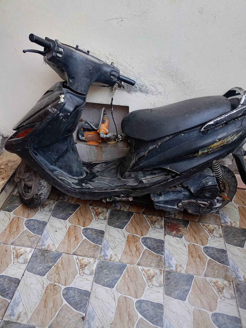 دراجة ماكس ثعلب سرعة 140
ابيع كوم حديد والسعر 150 وبيها مجال 
المكان بغداد الحريه 
***********
