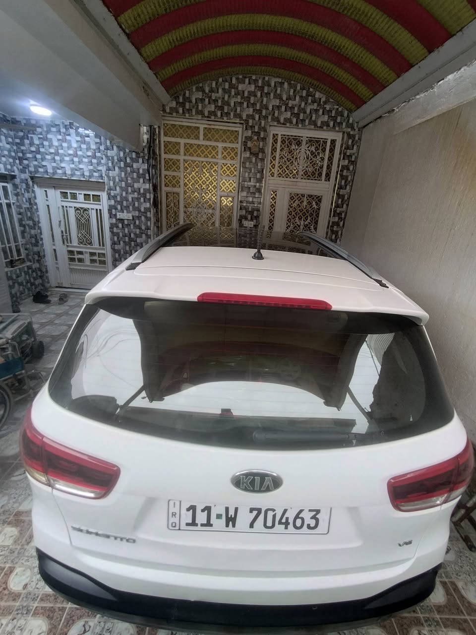 سلام عليكم
سورنتو موديل 16 خليجي 
6 سلندر 7 راكب 
ماشيه 100kmالف 
السونار مرفق بالصور 
حداديه تايرات باتري مكينه تبريد  وكير شرط مابيها اي نقص 
السعر 215
المكان ذي قار قضاء الفجر 
رقم الهاتف ***********
