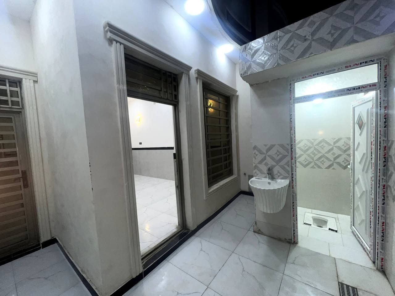 السلام عليكم
داران للبيع طابق و نصف كل دار 100 متر بناء حديث 2026 درجة اولى
العقار باسمي  العنوان حي الموظفين بال 5000 الاف بضهر شارع 30 يبعد عن المدارس 100 متر 
بالقرب من حي الصحفيين 
المنطقة كاملة الخدمات 
للاستفسار الاتصال على
***********
