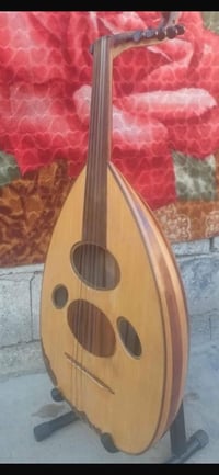 عود عراقي للبيع الصانع عبد محمود عبد النبي تاريخ الصنع ٢٠٠٥ مع حقيبة و...