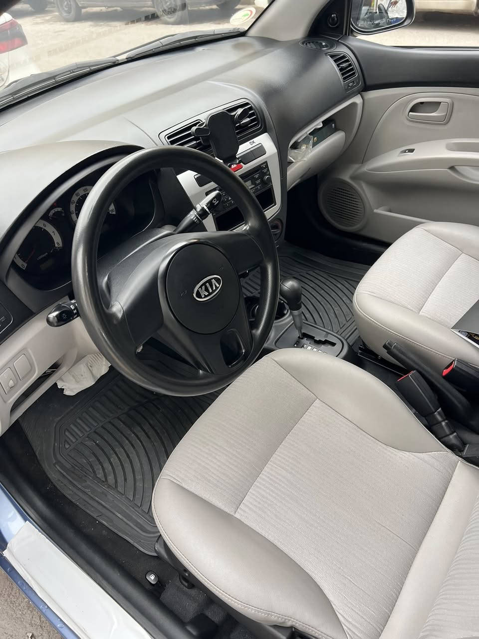 السلام عليكم
بكانتو 2010 
كير توماتيك 
ماشيه 65 الف حقيقي
رقم نينوى مسطره هزه كابون  
لا صبغ ولا بارد ولا تقحيل 
مكينه و الكير شرط وضع البلاد 
للستفسار ***********
