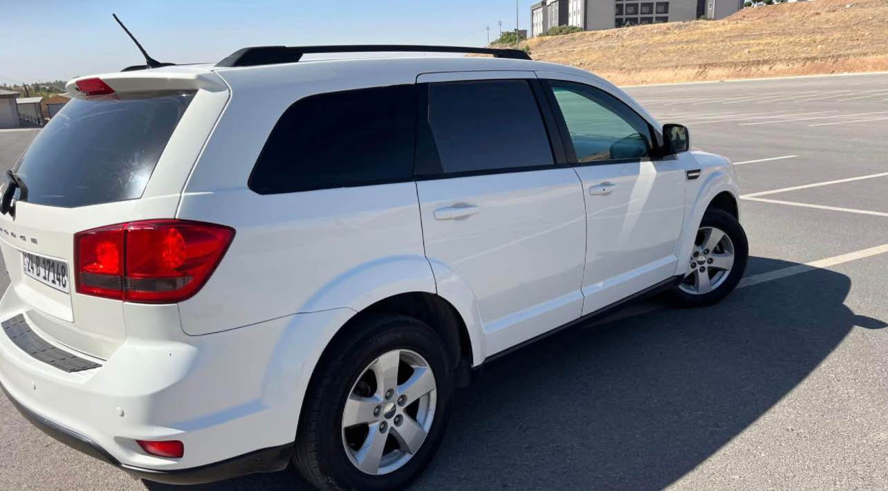 دوج جورني ٢٠١٢  
ره قه م سه نه وي جديد 
گيرو مه كينه بشه رت 
داخلي ره ش 
شاشه
بصمه
USB-AUX
نشره داخلي 
سپير جديد   
٣ مقعه د  ٧ ركاب 
تايره جديد 
 ١ قطعه چملاقئ سينگي به خه بئي داخلي 
شاشه له مس  گير ئوتوماتيك عادي 
تبريد مركه زي  هرسيك مقعه د 
٦ پستين مرغوب ٣.٦ 
ره قه م دهوك تحويل شه رت  
***********
125مجال پيچه ك 
١٠٠$ غرامه دهوك, العراق
