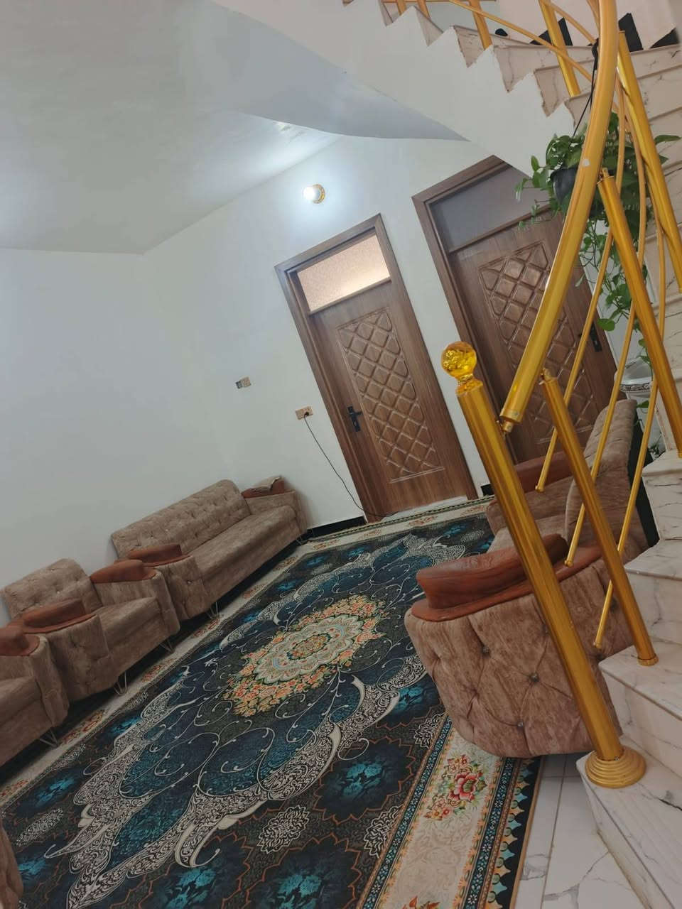 مشتمل للبيع في حي الدوانم 
مساحه 125متر 
طابقين 4 غرف نوم..
الموقع بعد شارع مكيه بشارع عأليمين
 بناء2025 السعر83 وبي مجال
شارع تبليط شغل جناي 
.للاستفسار يرجي الاتصال على الرقم المكتب الخاص *********** مكتب 🏢وطن للعقار@
