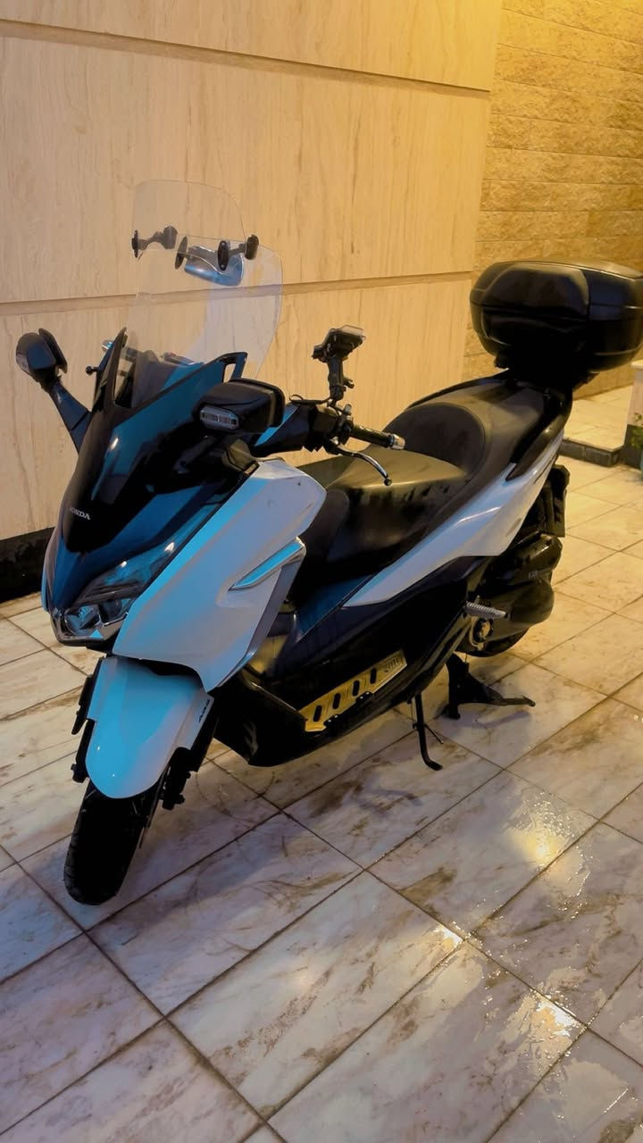 سلام عليكم فورسة 0/13 للبيع
مكاني بغداد حي جميله ***********
دراجة بصمه 
اي بي اس 
جامه قطعتين 
جنطه خلفيه فوك سيبايه 
صالنصة رياضية 
نضام ايكو اقتصادي مال بانزين 
مخرج يوسبي مال شحن تلفون
