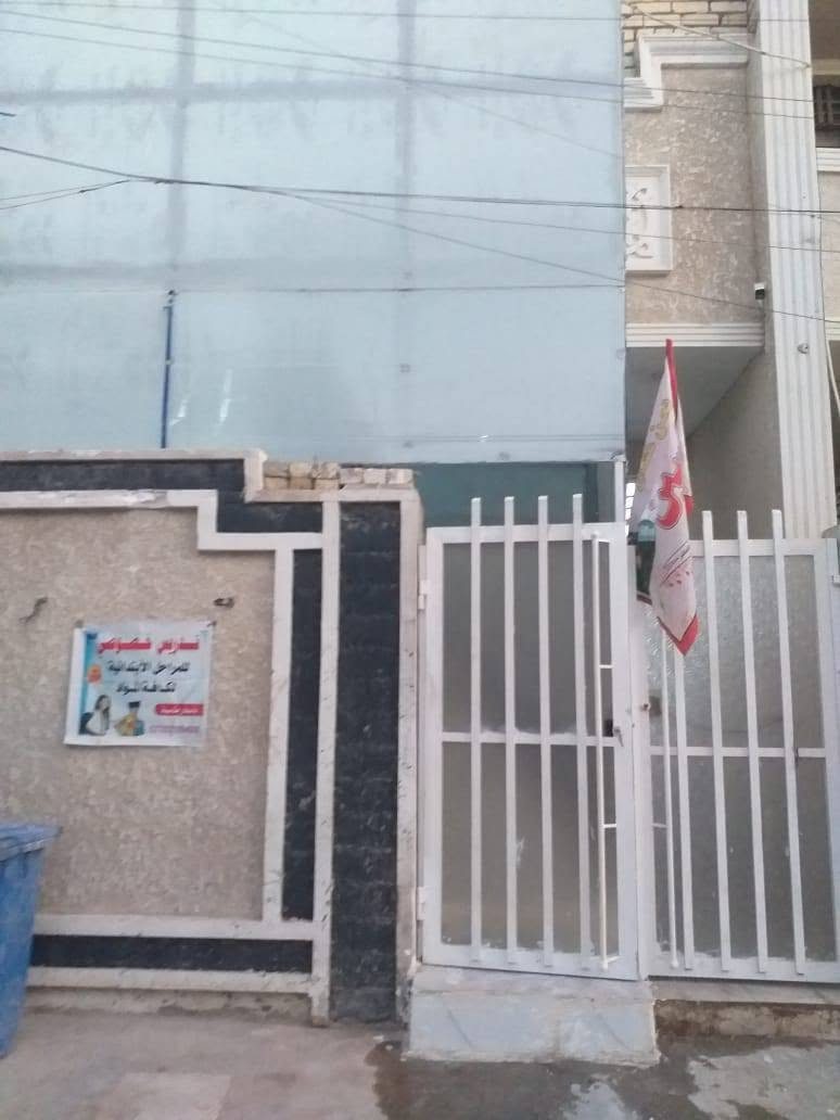مشتمل للأيجار
مشتمل طابق ثاني درج معزول بناء حديث ٢٠٢٦ زيرو
مساحة ٩٠ متر يحتوي على 
غرفة نوم كبيرة  ٥متر × ٥م
صالة  كبيرة ٥م × ٤.٥م
مطبخ ٢م × ٦ م
بالكون ٢م × ٣م
خدمات مشتركة شرقي وغربي ومنور وسطح مشترك
المشتمل مجهز بالكامل بتأسيسات داخلية سبالت ومكيفات
و٣خطوط ماء اسالة وحار وتانكي
كهرباء وطنية ثري فيز 
انارة سبوت لايت والمشتمل مجهز بساحبات ومغاسل ودوش وتانكي وماطور مي  البيت جاهز من كلشي
المنطقة خدمات كاملة وتبليط جديد
العنوان بغداد منطقة الشعب نهاية الصحة منطقة حي الكوثر بداية شارع ابو حكيم المختار 
سعر الايجار ٣٥٠ الف 
للاستفسار التواصل مع مكتب الصادق للعقار والمقاولات العامة مهندس قصي 
خاص او الاتصال بالارقام التالية 
واتساب ***********
            ***********
