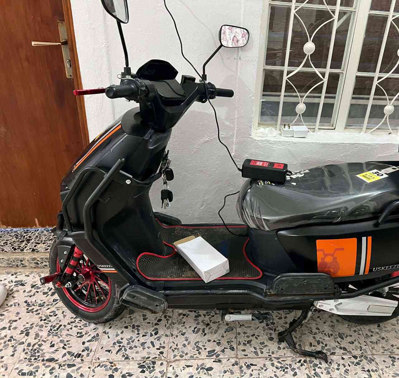 السلام عليكم
ماطور شحن للبيع 
اخو الزيرو ماشي بس 1750 كيلو 
دبل بصمة 
دبل سويج 
دبل كارت 
بطاريات 6 دبل 32 امبير 
ماطور شرط كلو 
السعر 325 وبيه مجال بسيط رقمي 
‏‪ ***********‬‏
