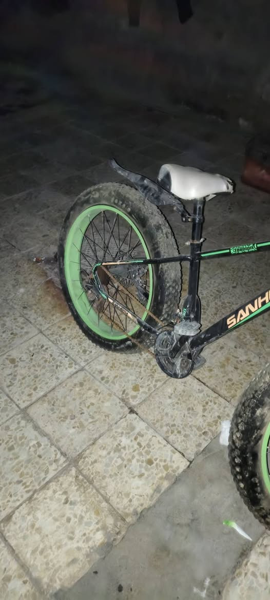 بايسكل دبابه جبلي يتحمل وزن 150كيلو
عطله فقط البداله ماتشتغل + التيوب الوره بي زرف زغير يرگع يرجع يشتغل البايسكل متروك وماماشي هواي السعر 75 وبي مجال للشراي 
العنوان البصره الهارثه


**إذا كنت صاحب هذا الإعلان وتريد حذفه لأي سبب، رجاءا أرسل رسالة إلى الدعم الفني**