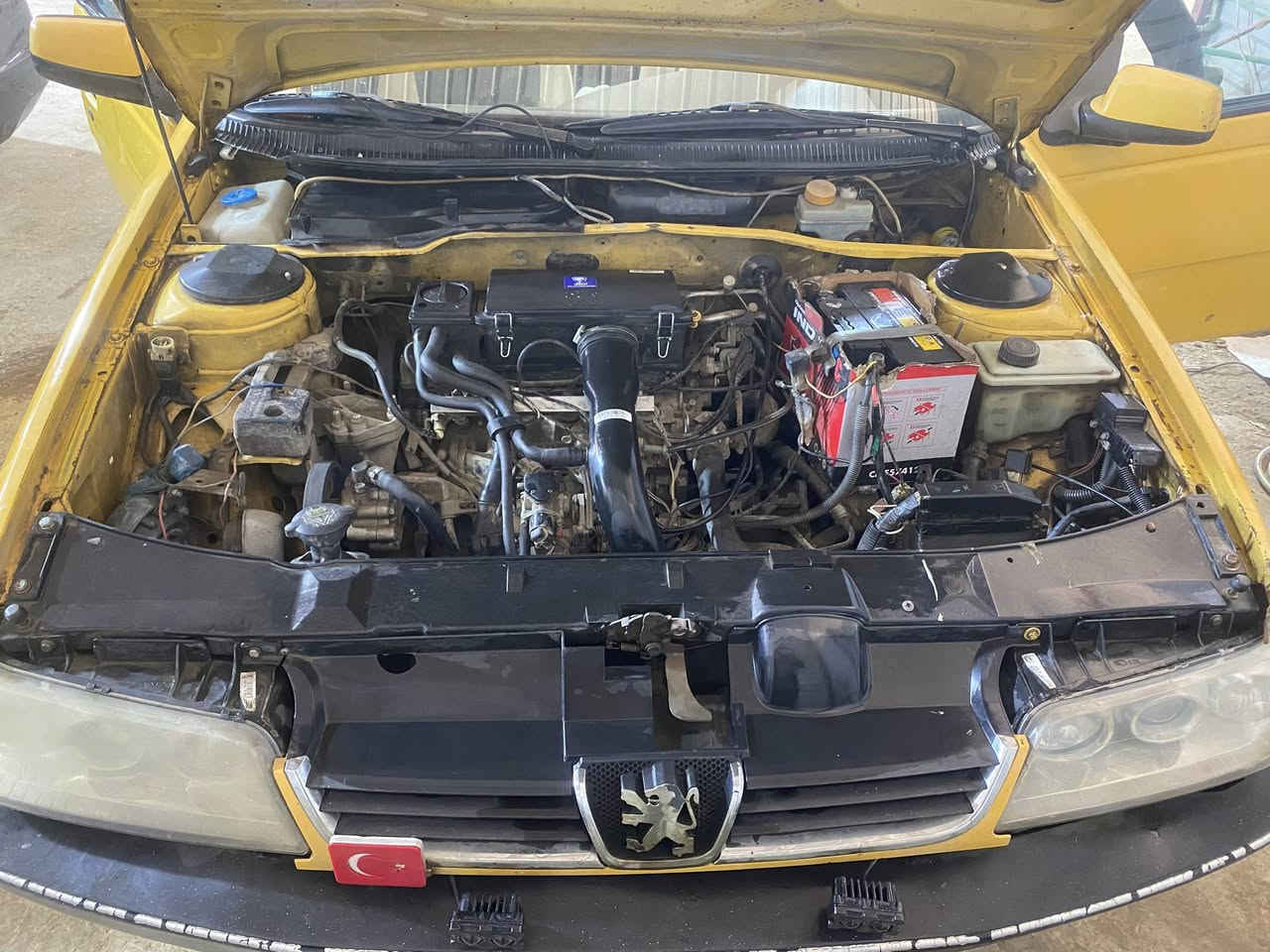 السلام عليكم بيجو اكد موديل 16 سنويه لل29باسم صديقي شرط التحويل سياره نضيف عضمه صاحيه خياس بسيط بس هلالات فقط حداديه جديده باتري جديد تخم تاير 70بالميه سعرها 30 وبيها مجال مكان السياره بغداد راشديه الحسينيه ***********
