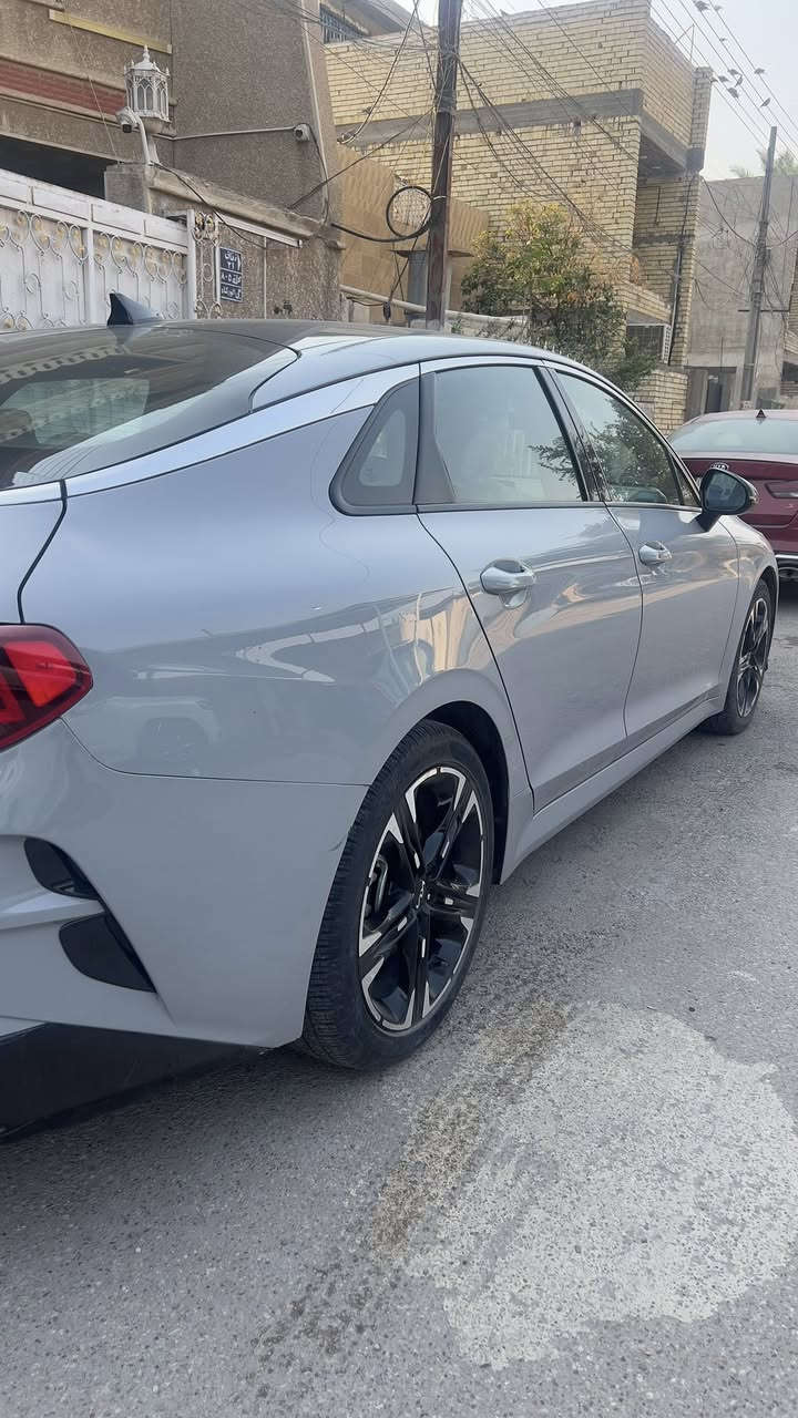 K5 2023 جي تي لاين
فول مواصفات 
جلد احمر داخل 
بنرما 
بصمه 
محرك 1600 تيبربو 
ماشيه 41 الف 
تواصل على *********** واتساب موجود بي هم
