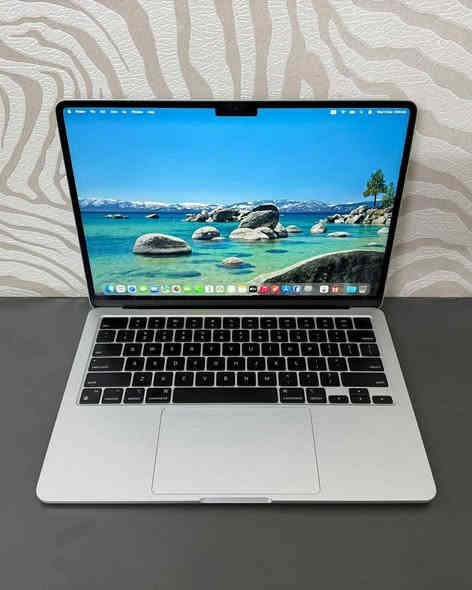 💻Macbook Air♦️ M2 2022♦️
➡️13,6 inch
🔺256 Gb Hard
🔺8 Gb Ram
Cycle count 132
Silver color 
Battery 97%
We deliver to all iraq
For more informations call *********** or by messenger
