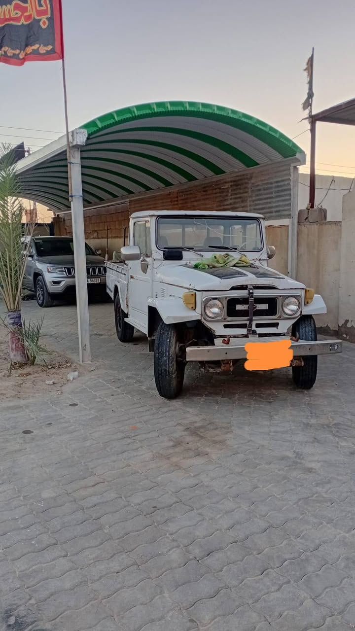 سلام عليكم لاندكروز عكرب مديل 1974 سياره رقم واسط سنويه جديده بسمي سياره كامله وشقاله وسعره  اتصل عله هاذه الرقم ***********
