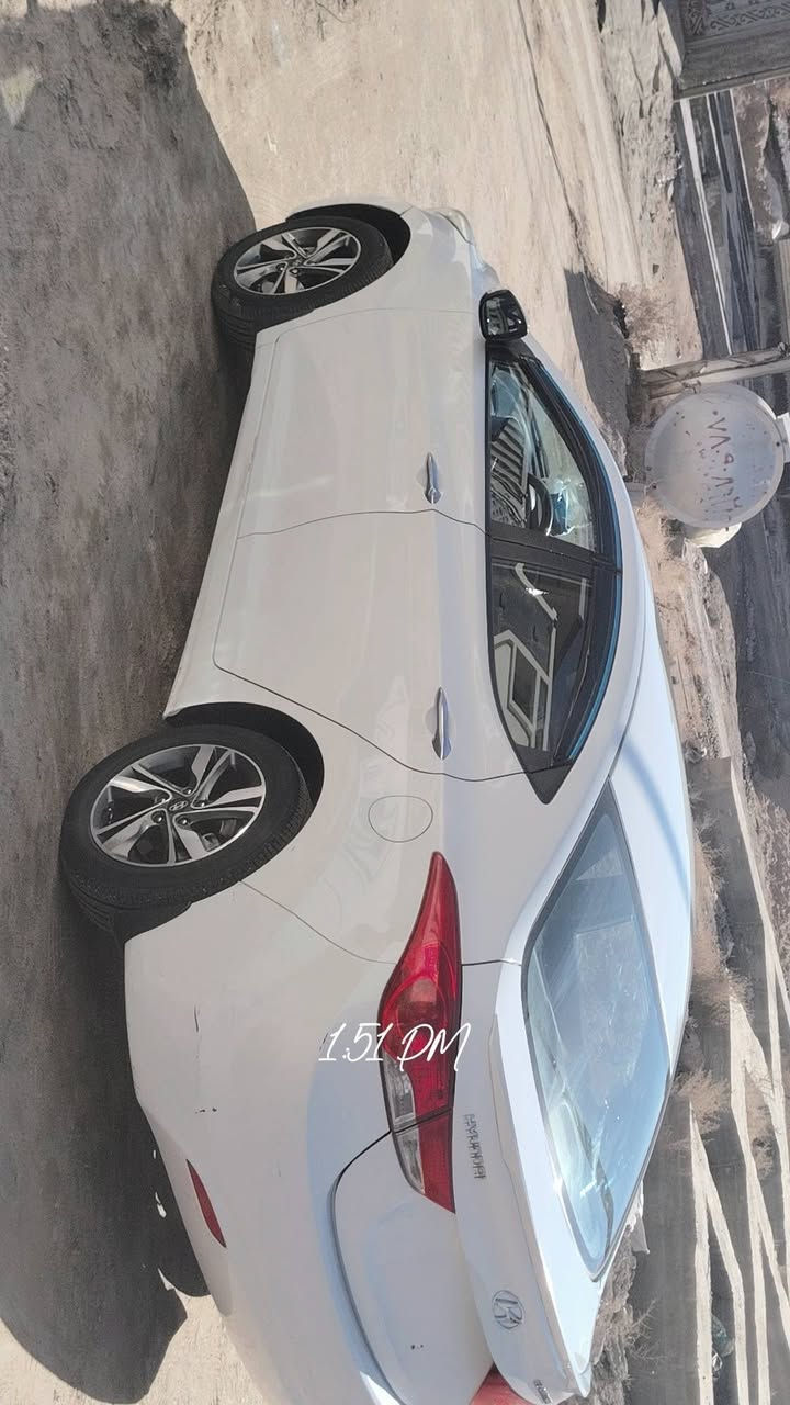 السلام عليكم 
للبيع النتره موديل 2014 خليجي 
ماشيه 190الف 
سلايت 
رقم بغداد 
5ويل كب 
بيه باب تبديل والشخوط الي واضحه بصوره
السعر 130 وبيه مجال
  مكان السياره فلوجه 
للتواصل ***********
