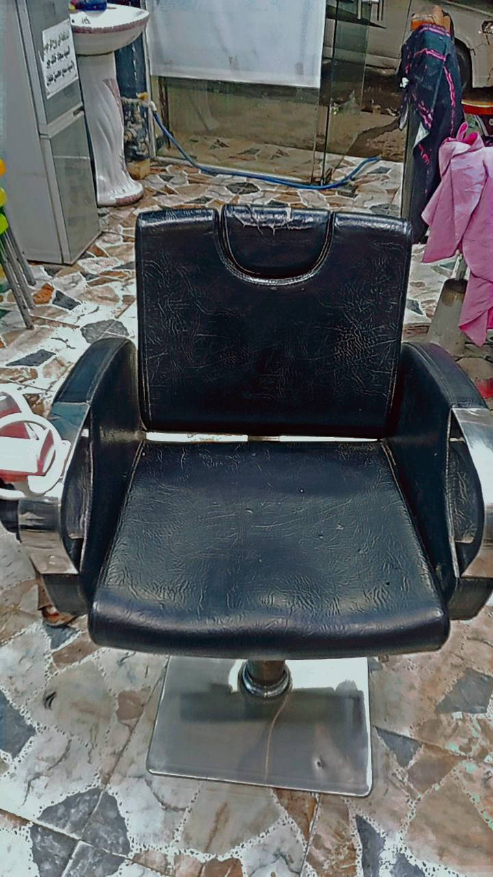 ثنين كراسي للبيع ب٥٠٠وبيهن مجال الاستفسار ***********
