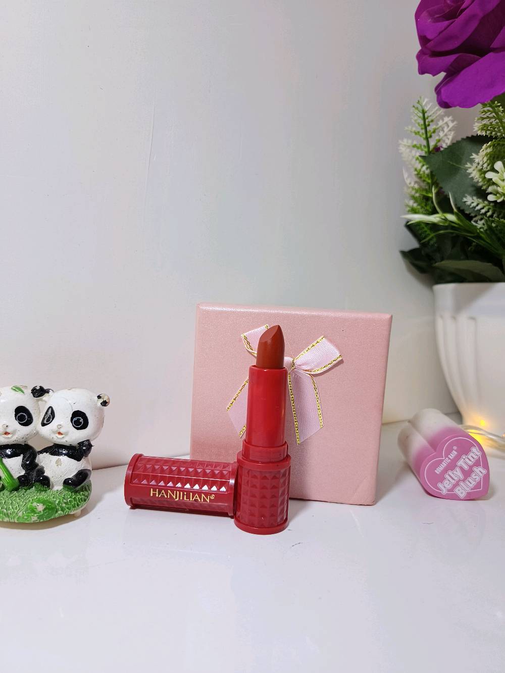 مكياج حاجة الف والفين دينار فقط 
جوة السوك 