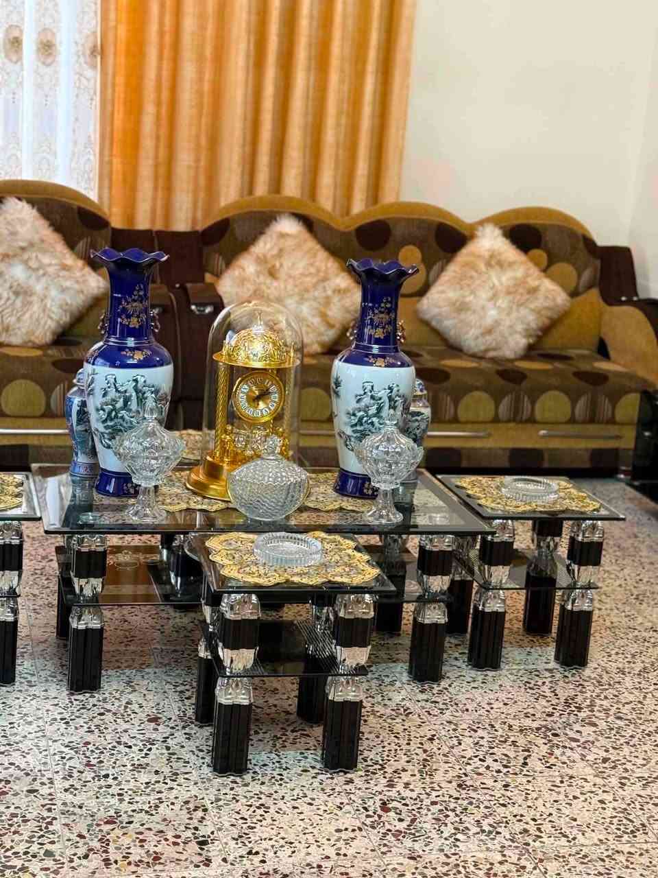 ميز واربع طبلات شوية قجم بطبلة وحدة فقط
ميز  تلفزيون بلازما مابينو اي ش اخو جديد
السعر 150 اثنينم وبيهم مجال ***********
