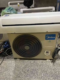 للبيع سبلت نوع ميديا  حجم 2 طن  غاز 410 السعر500 الف  07700040021