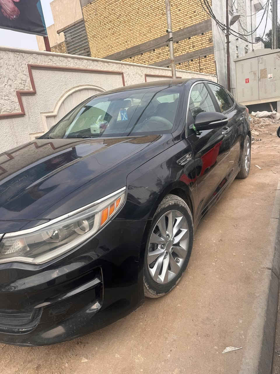 السلام عليكم
كيا اوبتيما موديل 2016 وارد امريكي 
ذي قار بأسمي سنوية ل 2031
سياره نص  فول
مواصفات 
لايت زنون
 أشاير بالمري
ـ تبريد +تدفئه
مانع نزلاق
 مري شفط
 كامرا دواره
تحكمات أستيرن
 ـ كشنات جلد
وبعد بيها هواي مواصفات 
كير مكينه مكفولات محركها 2400
حادثها  جاملغ خلفي. تخريب وليس حادث.  بدون دواخل شرط
سعرها125 وبيها مجال وخادم
التواصل ***********
