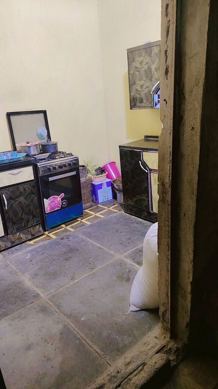 بيت تجاوز للبيع بضهر المدرسه الماجدات المساحه 120  للتواصل على هذا الرقم ***********0
