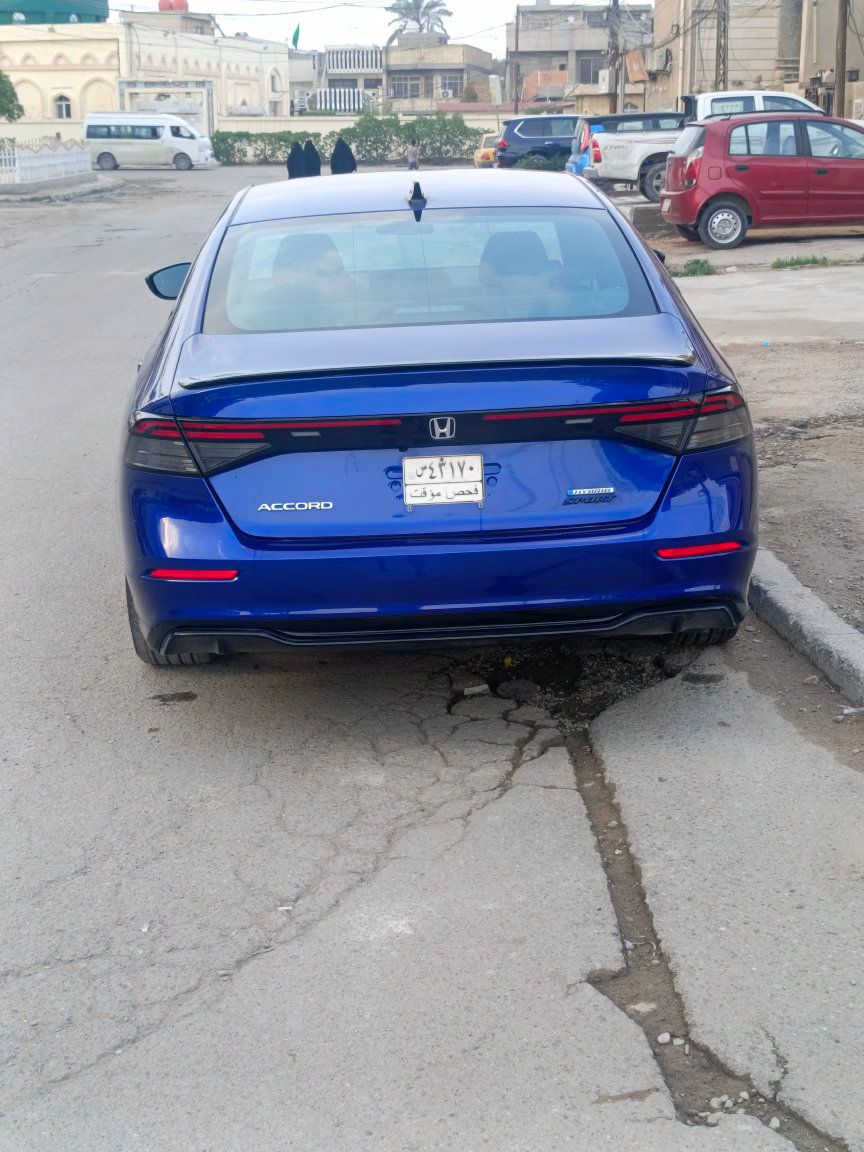 ياالله 
هوندا اكورد هايبرد 24 سبورت L 
ماشي 13 الف 
بدون ايرباك 
بدون صبغ فقط دعاميه اماميه صبغ 
بغداد 
السعر/210 بيه مجال للشراي 
ملاحضه اخوان كلشي اكو بلسوك 
مكلف بلنشر تواصل مع صاحب السيارة اتصال أو واتساب 
هاتف ***********
