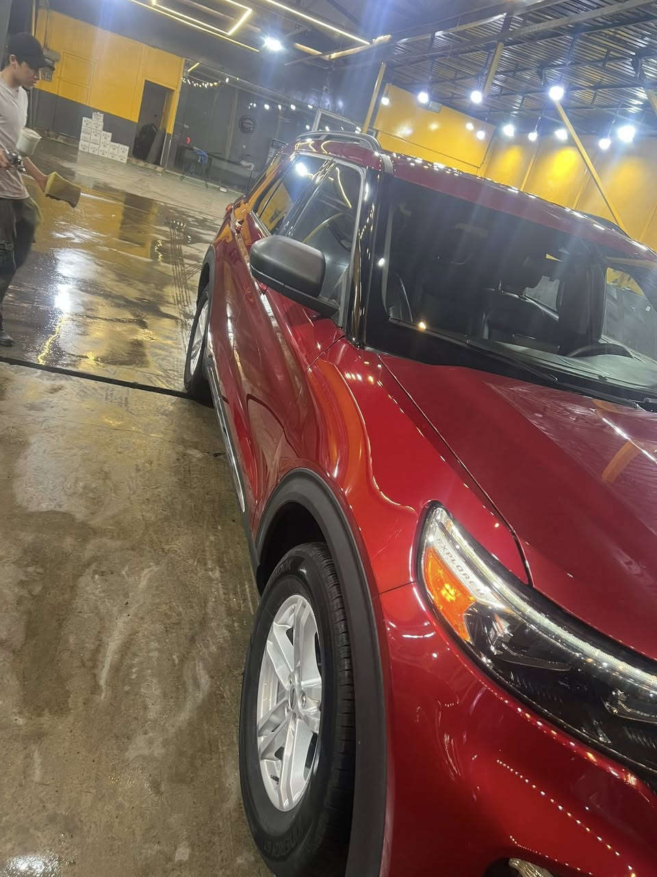 السلام عليكم فورد اكسبلور موديل 2021 بيع او مراوس حسب القناعه رقم اربيل رقم هزه كله جديد كبل تحويل او وكاله سعر 220 وبيه للطيبين مواصفات فول  ماعده الفتحه حجم المحرك 2300 توربو 4 سلندر ماشيه 29 ميل 7راكب تبريد مركزي 3 قطع كشن ملكي الحادث 3 قطع صبغ عنده باب السايق مبدله اصليه استفسار خاص او وتساب *********** عنوان بغداد او كركوك
