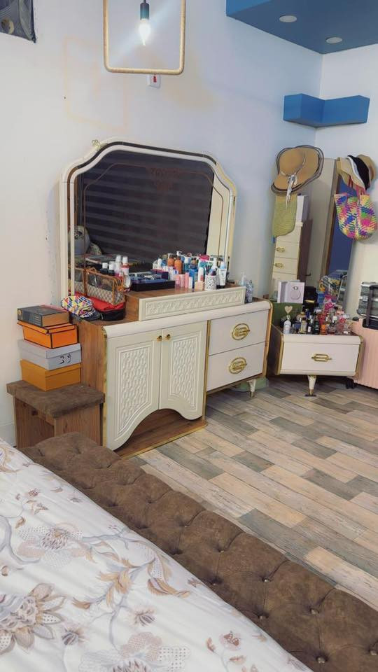 غرفة تركية باب اول مستخدمة كلش قليل السعر مليون ونص  ***********
